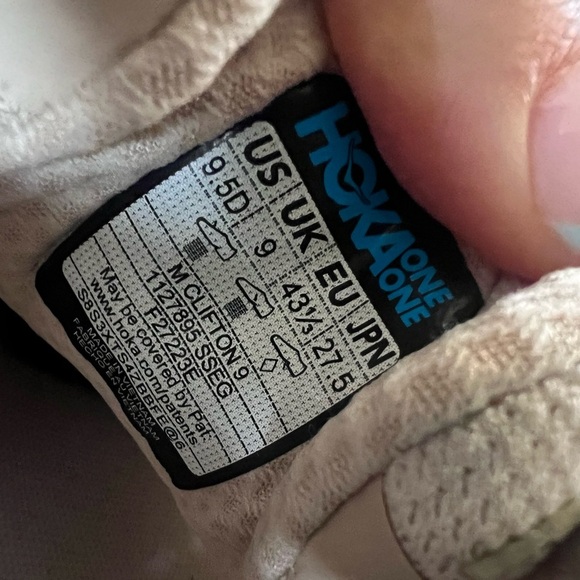 HOKA ONE ONE® Clifton 9 Running Shoe Beige 9.5D - Picture 10 of 10